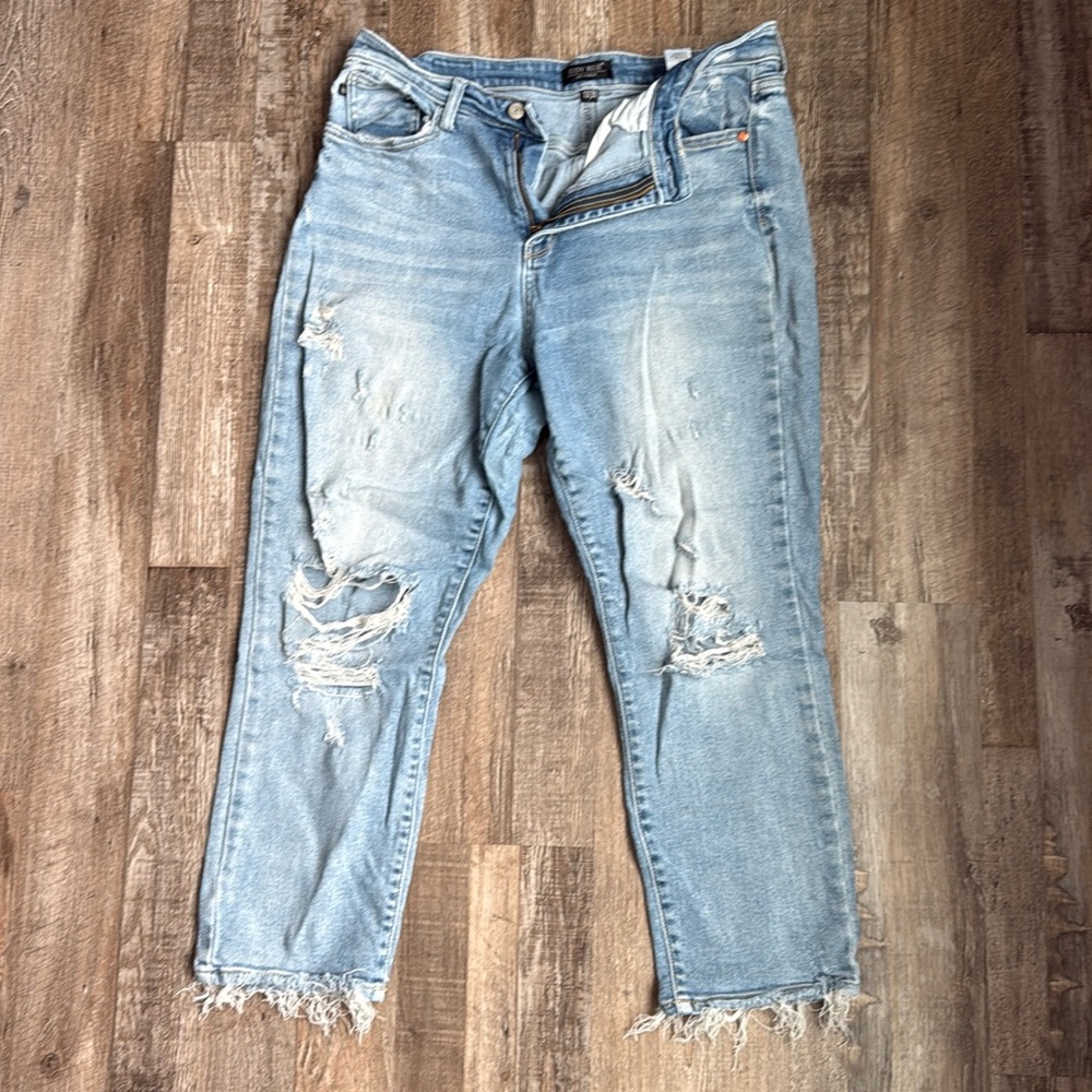 Judy Blue Distressed Straight fit jeans